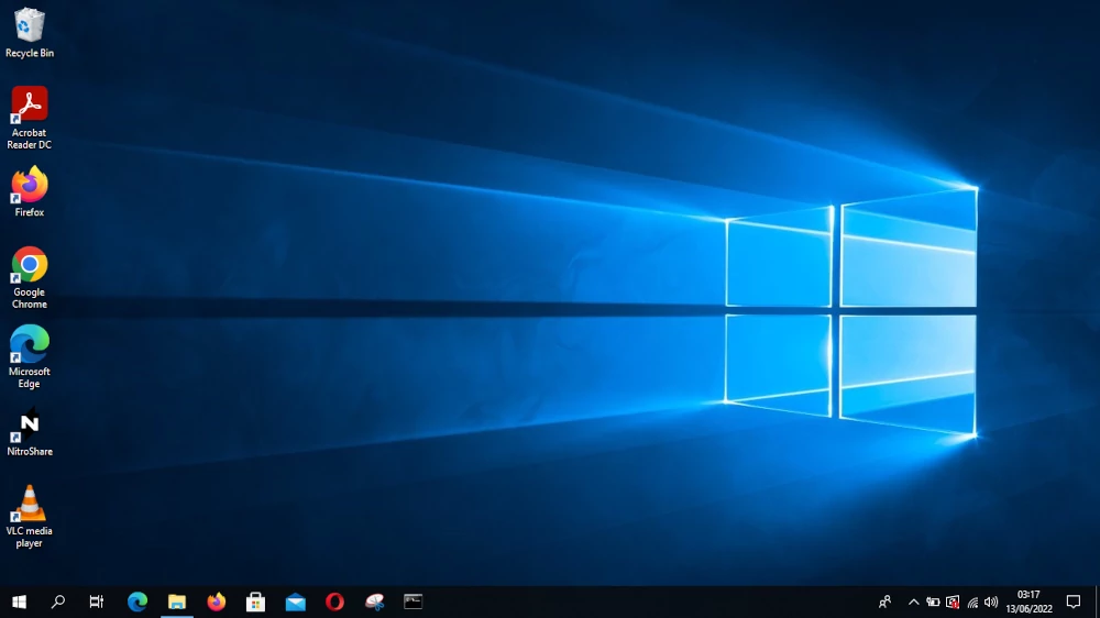 Windows 10 desktop screen with apps shortcuts